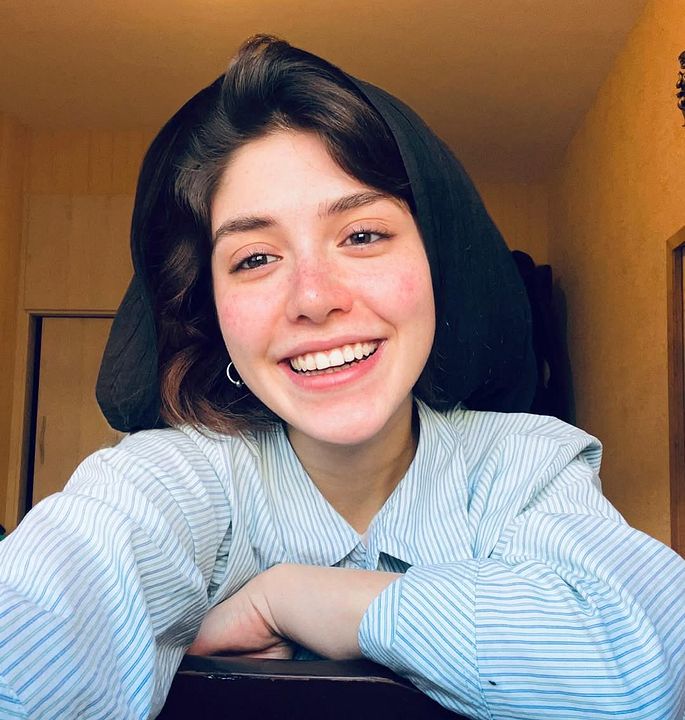 Póster Niousha Akhshi