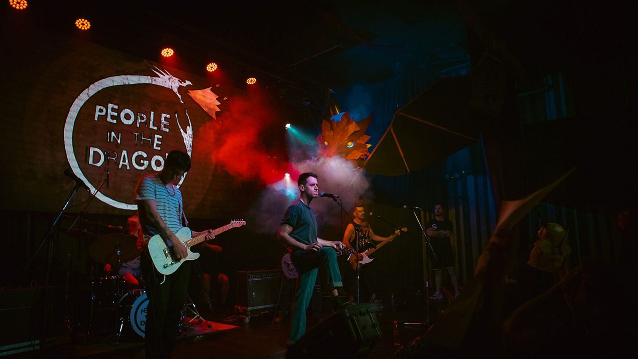 Los PEOPLE IN THE DRAGON : Foto