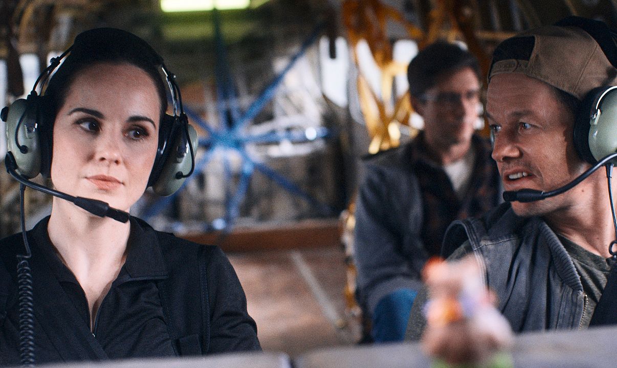 Amenaza en el aire : Foto Michelle Dockery, Mark Wahlberg, Topher Grace