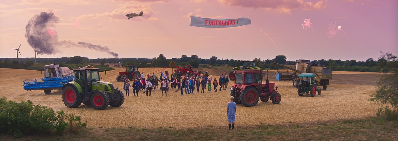Estrellas rojas sobre el campo : Foto