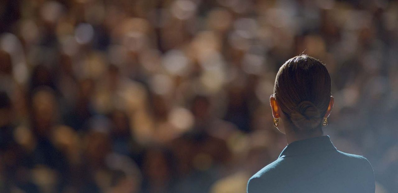 Match: La reina de las apps de citas : Foto Lily James