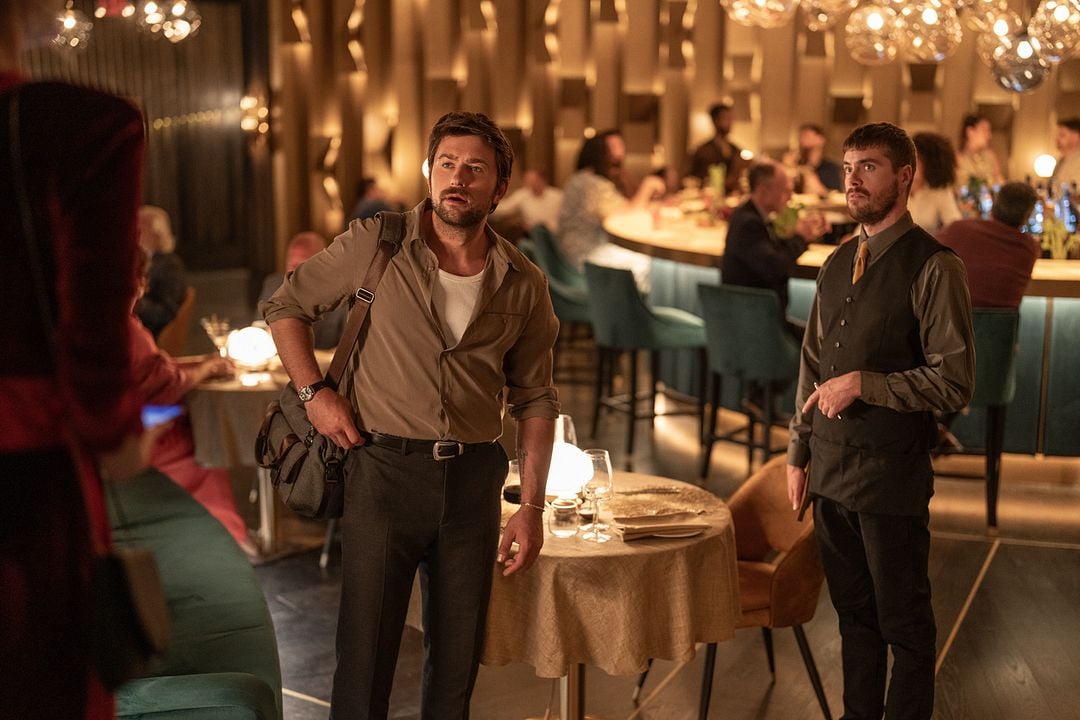 Drop: Amenaza Anónima : Foto Jeffery Self, Brandon Sklenar