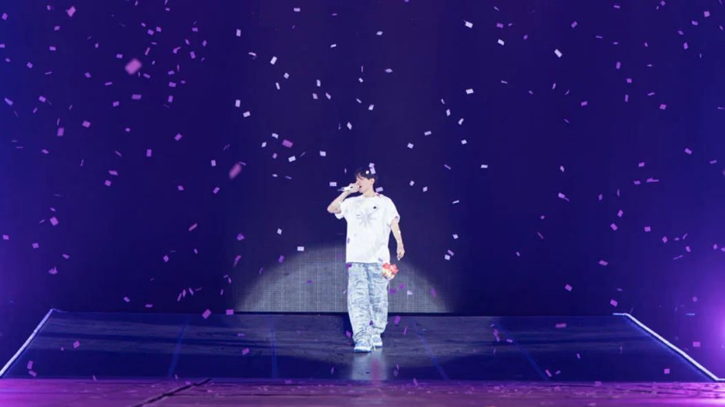 BAEKHYUN: Lonsdaleite [dot] IN CINEMAS : Foto