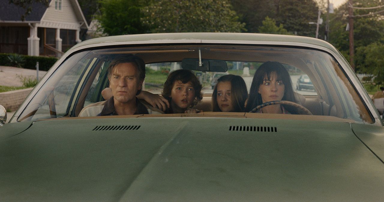 El final de la calle Oak : Foto Anne Hathaway, Ewan McGregor, Christian Convery