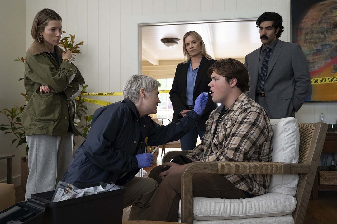 Foto Bobby Naderi, Jessica Biel, Kim Dickens, Maxwell Acee Donovan