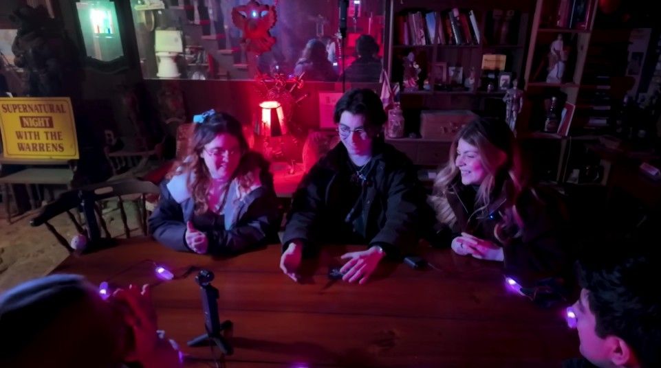 El Museo de los Warren: Un caso real de La Sociedad de las Pesadillas : Foto Pato Ramírez, Renata Revelles