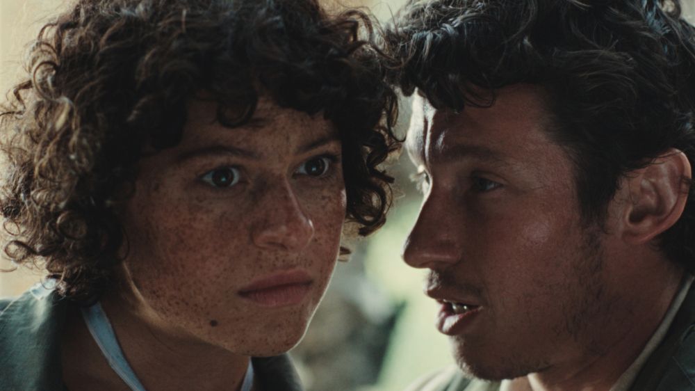 Atropia : Foto Alia Shawkat, Callum Turner