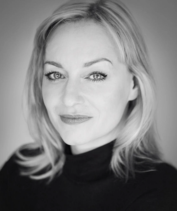 Póster Christine Tremarco