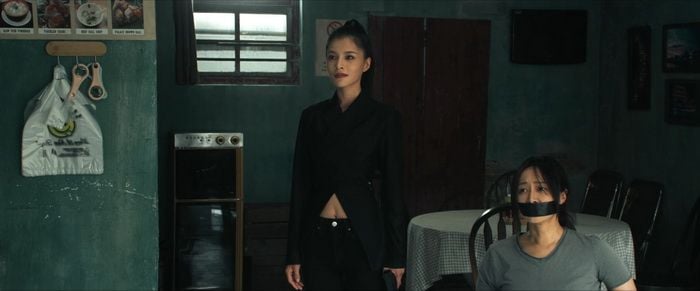 To Live Through Death : Foto