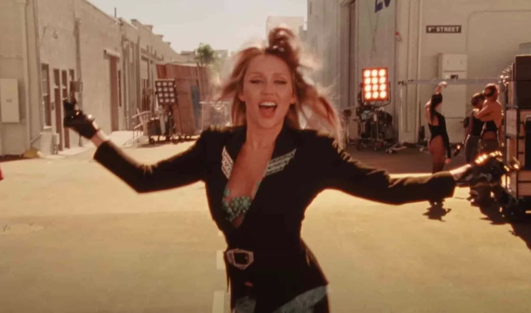 Miley Cyrus: Something Beautiful : Foto Miley Cyrus