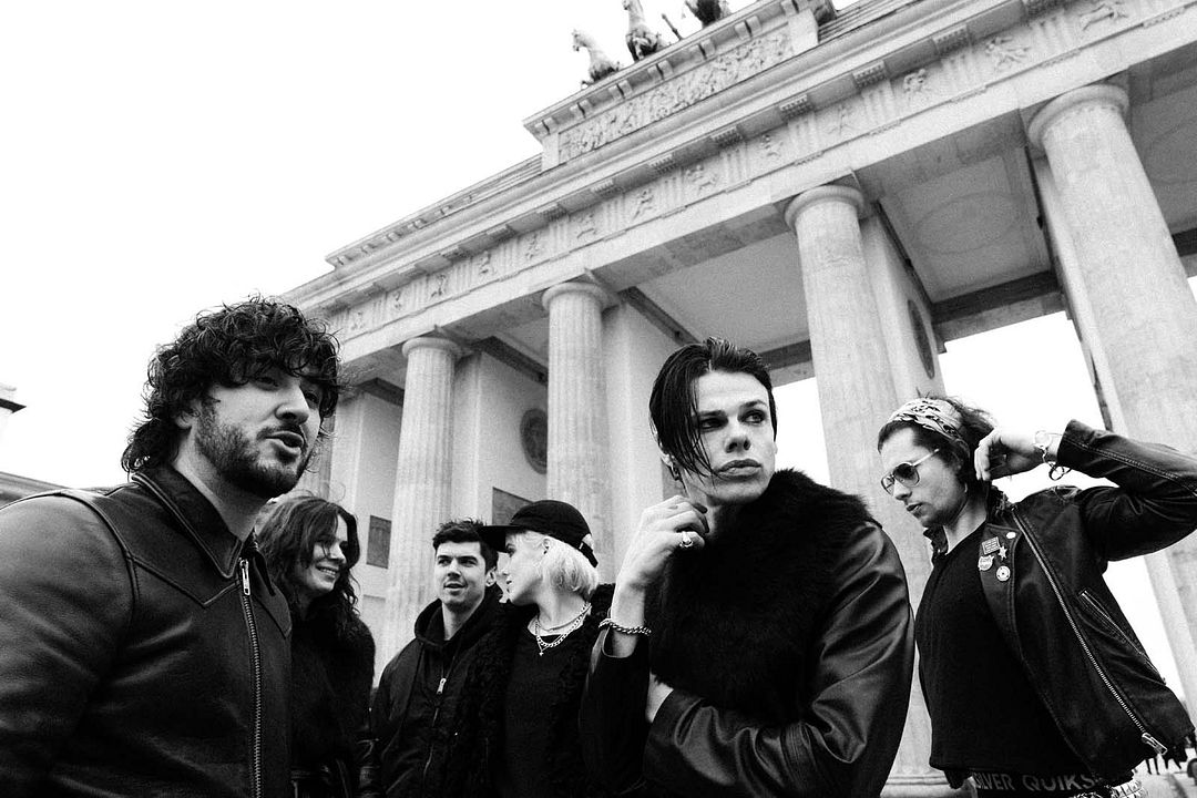 YUNGBLUD. Are You Ready, Boy? : Foto