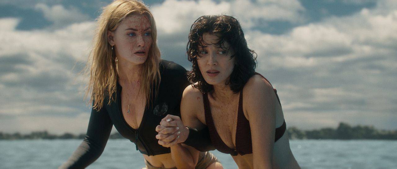 Ballena Asesina : Foto Virginia Gardner, Melanie Jarnson