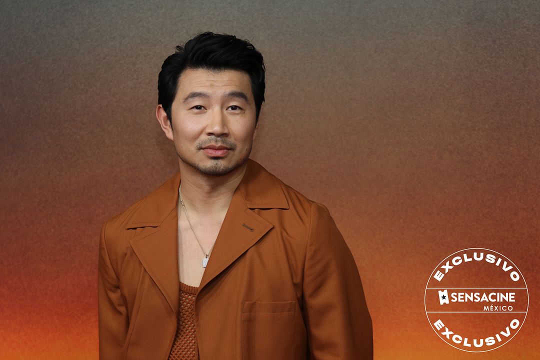 Atlas : Cobertura de revista Simu Liu