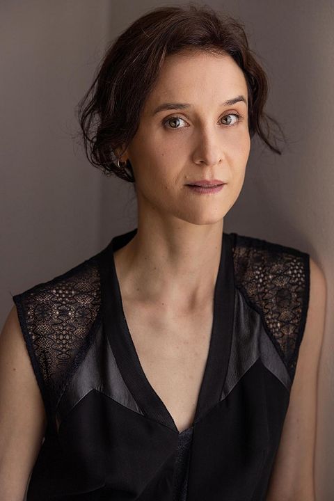 Póster Beatriz Romilly