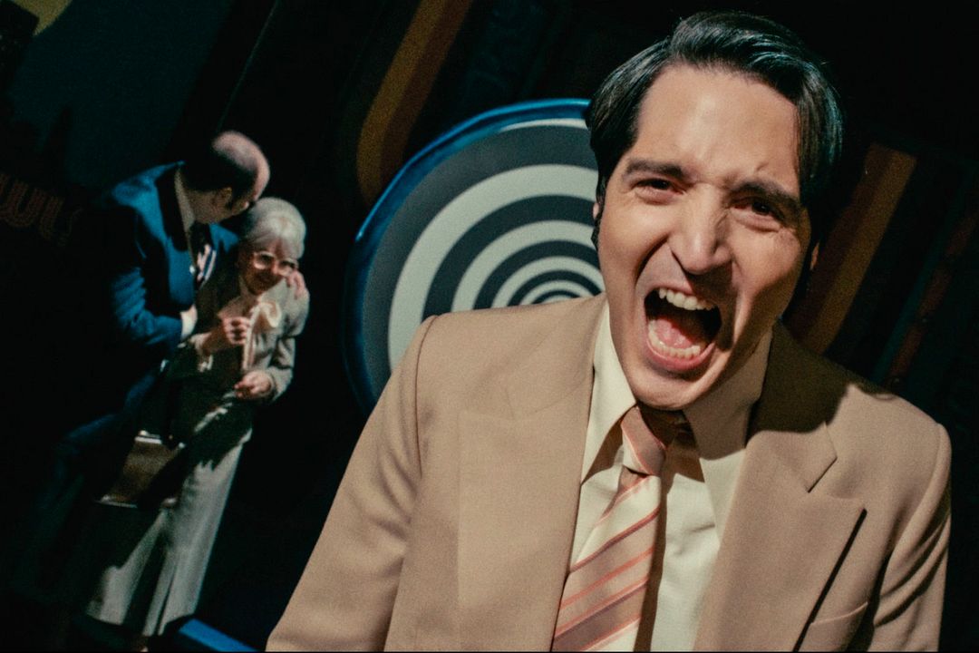 De noche con el diablo : Foto Rhys Auteri, David Dastmalchian