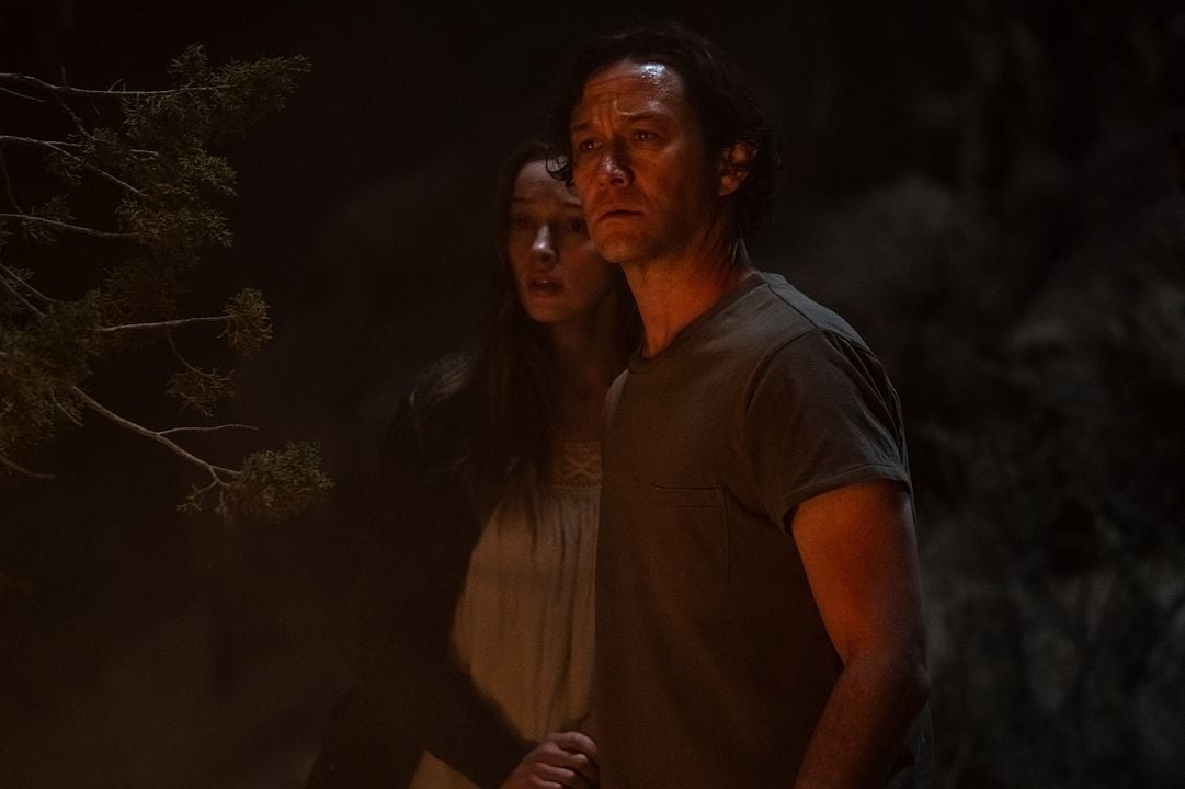 Pendulum: El Demonio Viene Por Ti : Foto Joseph Gordon-Levitt, Phoebe Dynevor