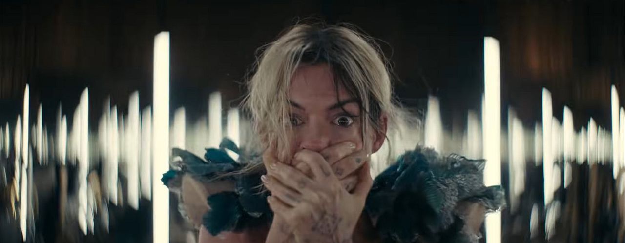 Mother Mary : Foto Anne Hathaway