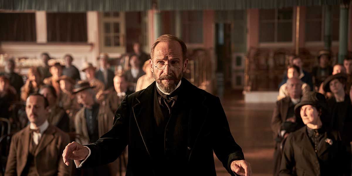 The Choral : Foto Ralph Fiennes