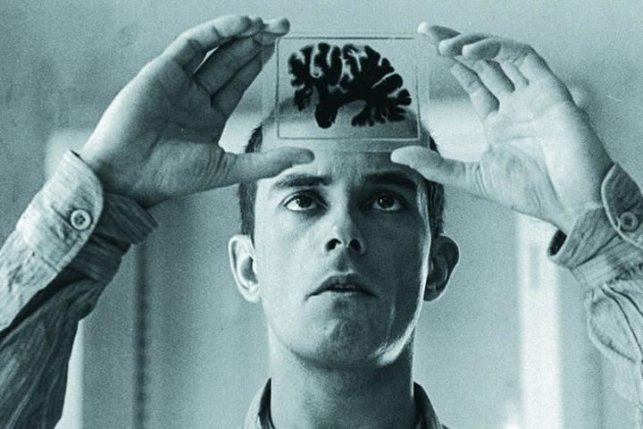 Hombre mirando al sudeste : Foto