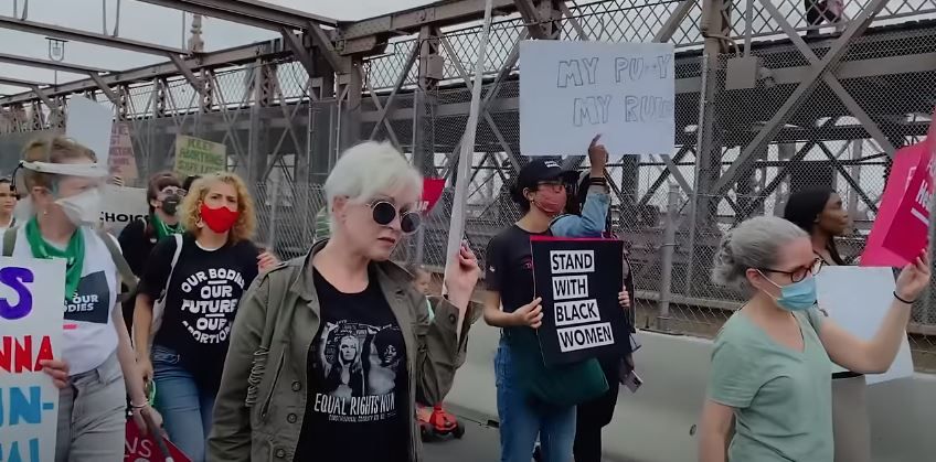 Let the Canary Sing : Foto