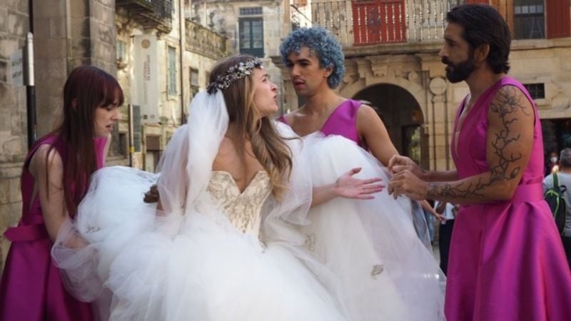 Vestida de blanco : Foto