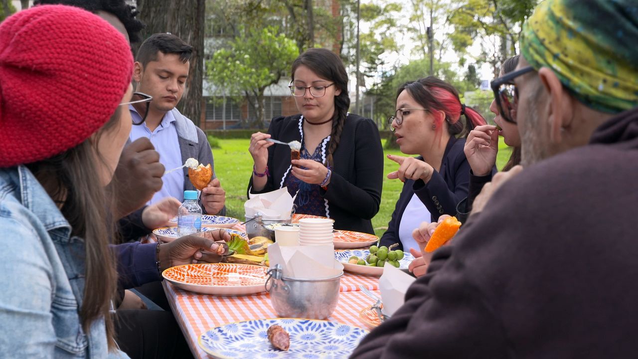 Sobre la mesa : Foto