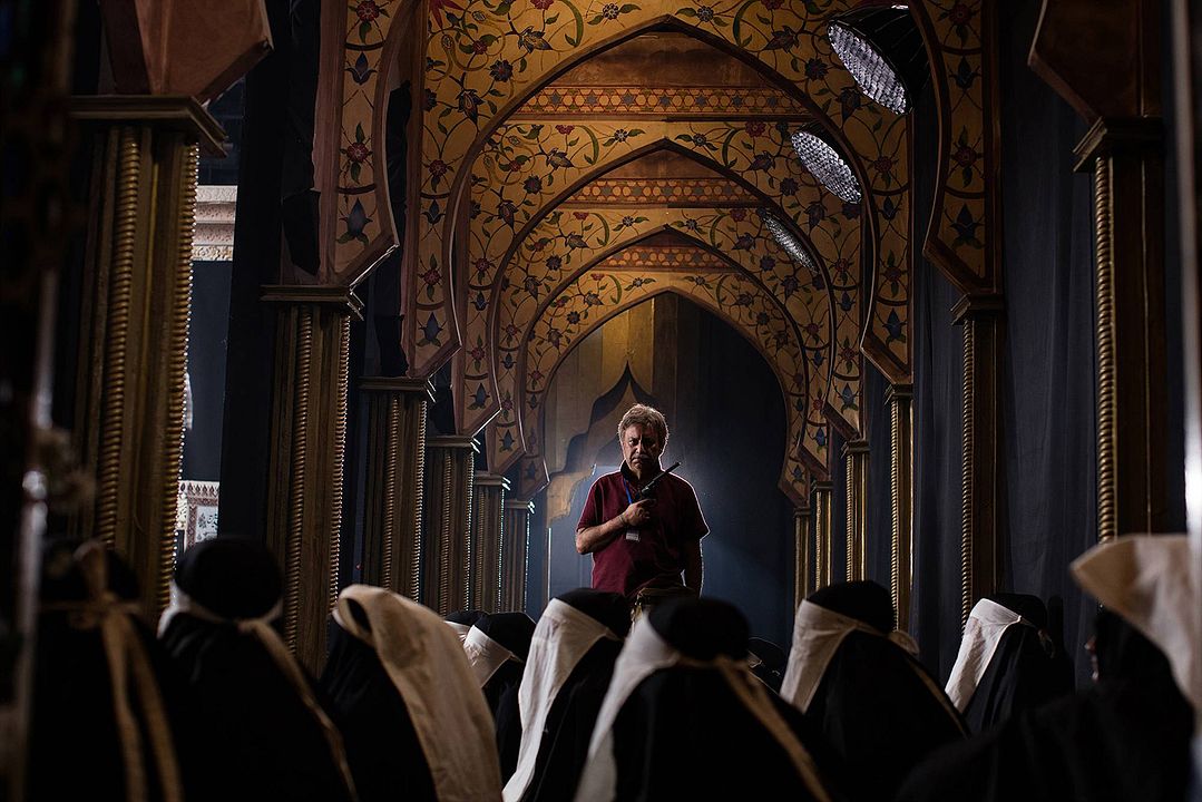 Black Rabbit, White Rabbit : Foto