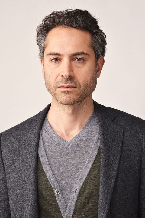 Póster Omar Metwally