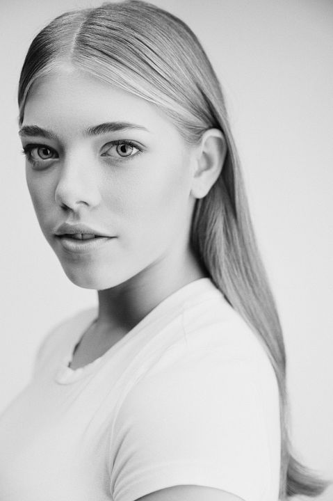 Póster Elle McKinnon