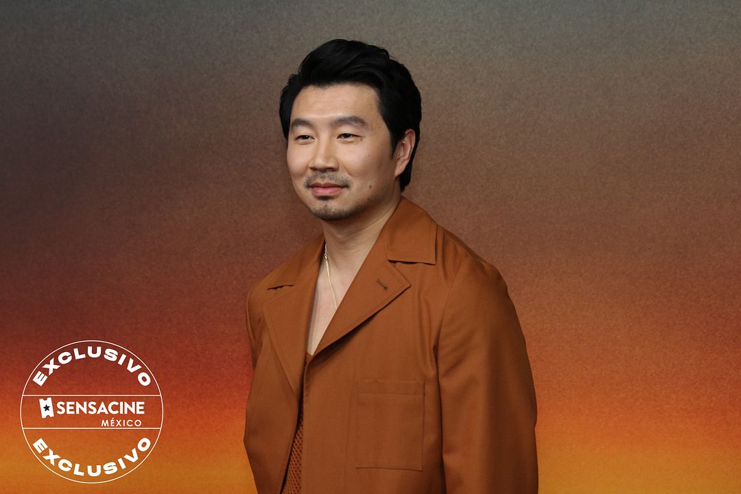 Atlas : Cobertura de revista Simu Liu