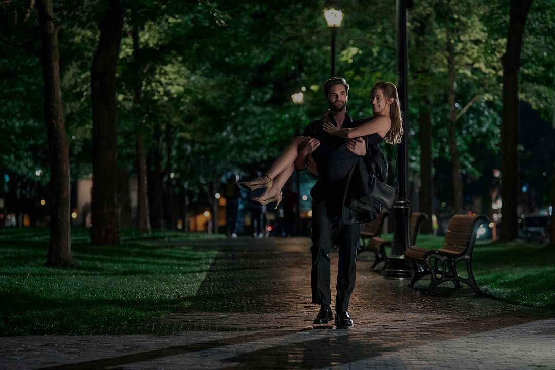 La hipótesis del amor : Foto Tom Bateman, Lili Reinhart