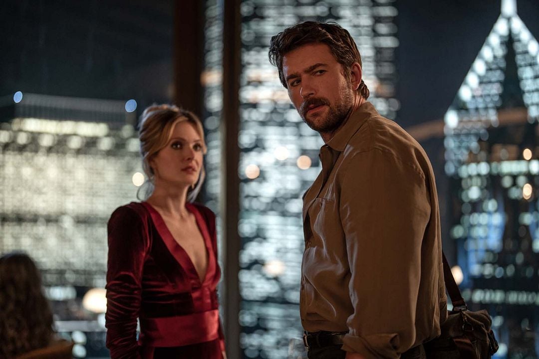 Drop: Amenaza Anónima : Foto Brandon Sklenar, Meghann Fahy