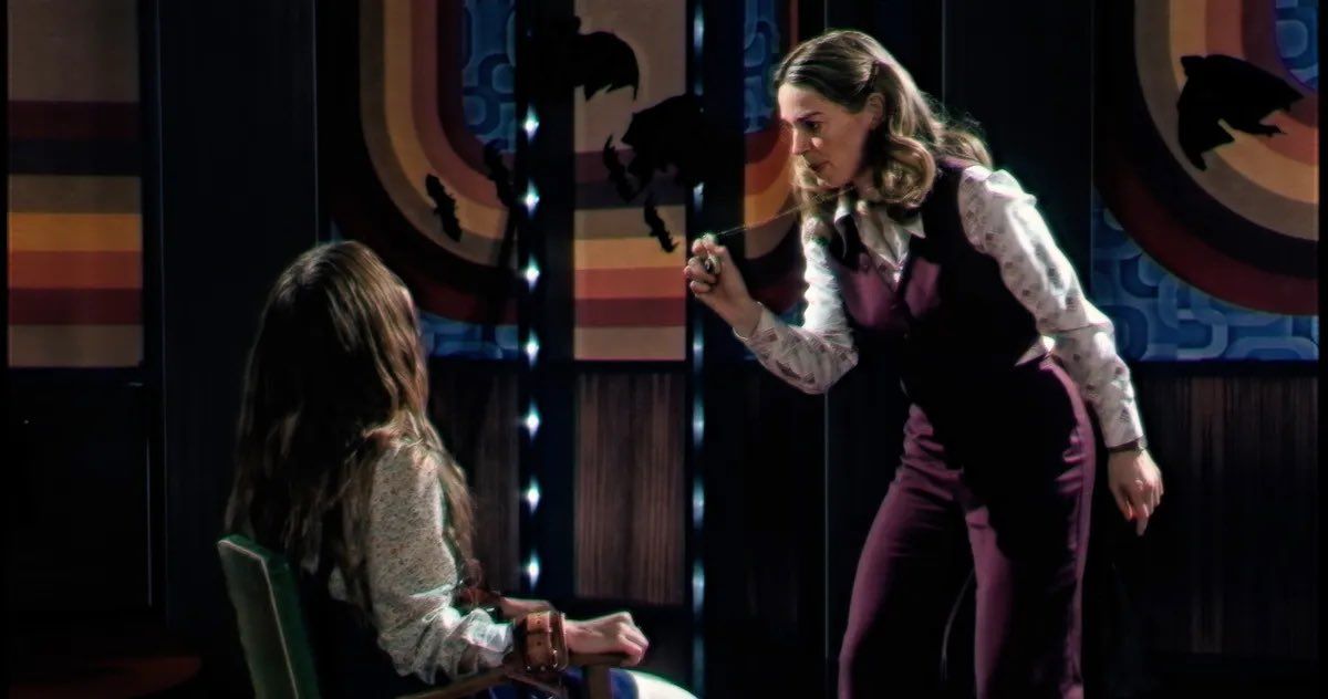 De noche con el diablo : Foto Ingrid Torelli, Laura Gordon