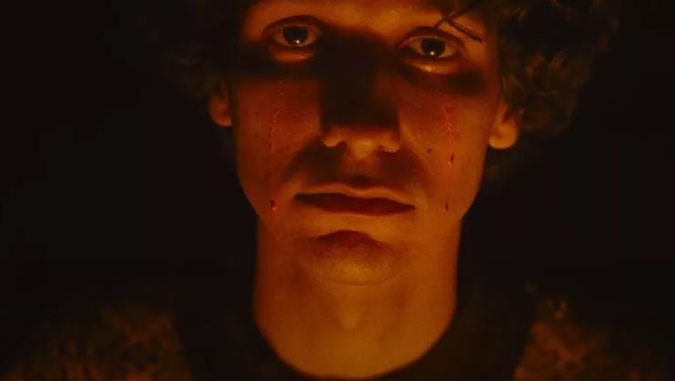 She Loved Blossoms More : Foto