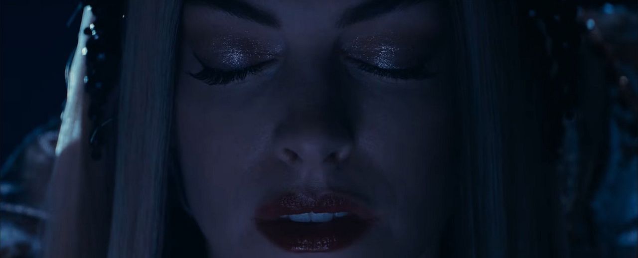 Mother Mary : Foto Anne Hathaway