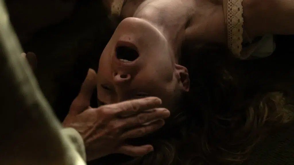 Pendulum: El Demonio Viene Por Ti : Foto Phoebe Dynevor