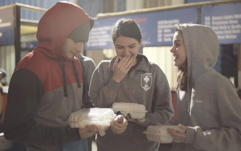 Ali Eats America : Foto