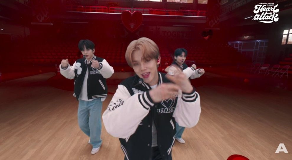 TOMORROW X TOGETHER VR CONCERT : HEART ATTACK : Foto TOMORROW X TOGETHER