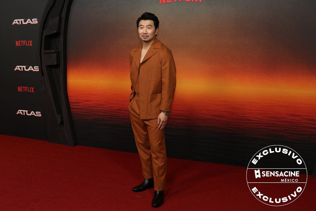 Atlas : Cobertura de revista Simu Liu