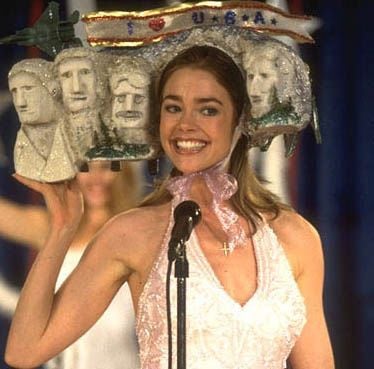 Muérete bonita : Foto Michael Patrick Jann, Denise Richards