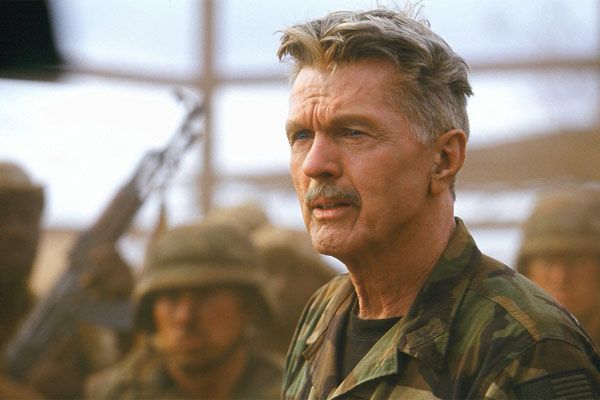 Lágrimas del Sol : Foto Tom Skerritt