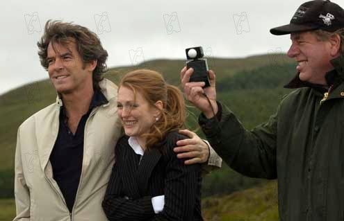 Foto Pierce Brosnan, Julianne Moore