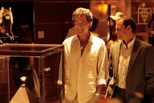 Al caer la noche : Foto Pierce Brosnan, Woody Harrelson