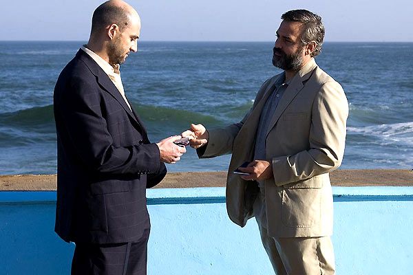 Foto George Clooney, Mark Strong, Stephen Gaghan