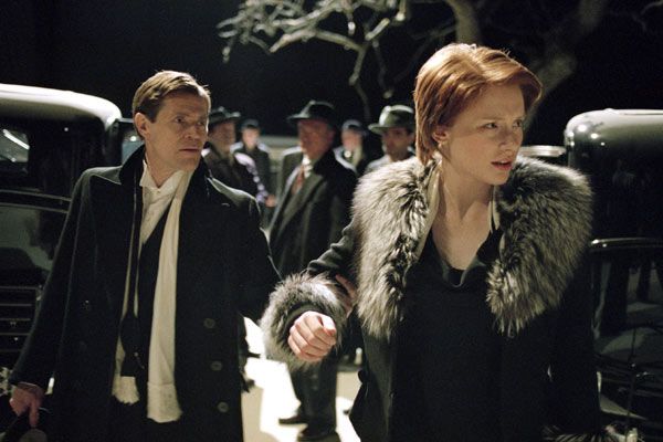 Foto Willem Dafoe, Bryce Dallas Howard