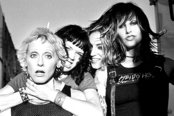 Foto Lori Petty, Gina Gershon