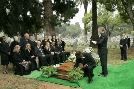Foto James Cromwell, Lauren Ambrose, Michael C. Hall