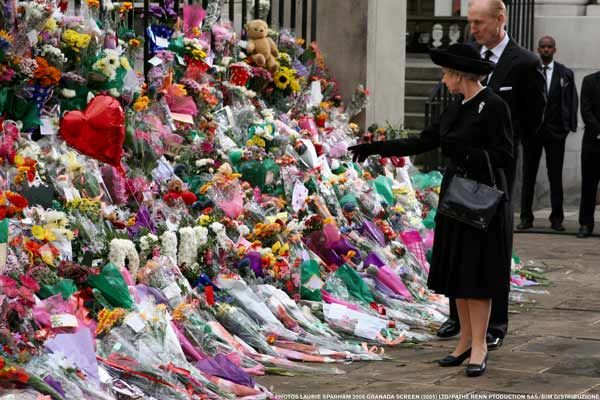 Foto Helen Mirren, James Cromwell
