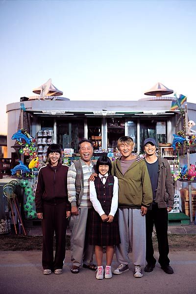 El huésped : Foto Song Kang-Ho, Doona Bae