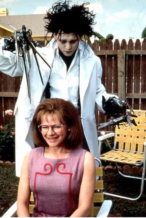 El joven manos de tijera : Foto Dianne Wiest, Johnny Depp, Tim Burton